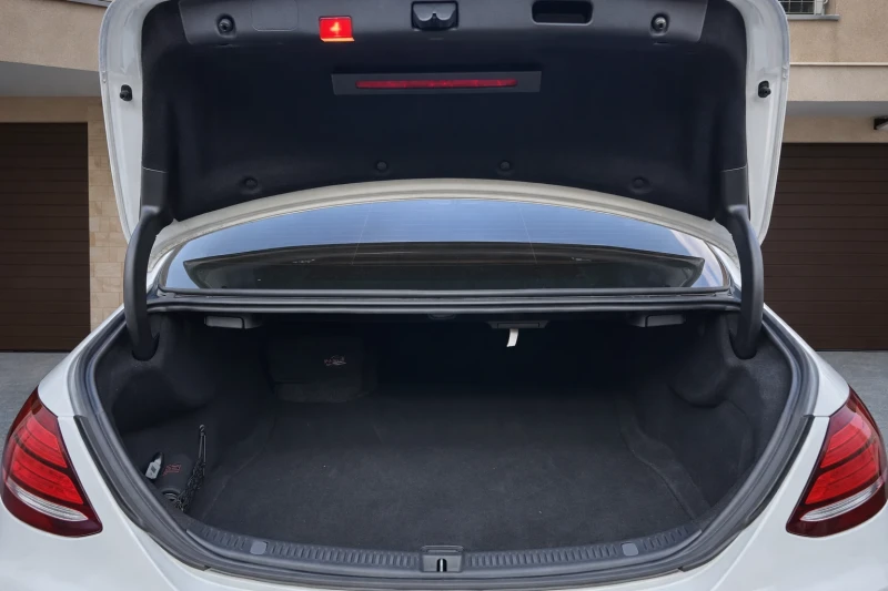 Mercedes-Benz E 220 9G TRONIC -, снимка 4 - Автомобили и джипове - 53127123