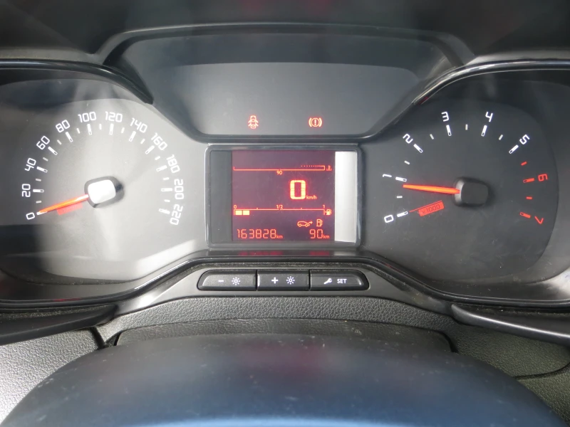 Citroen Berlingo 1, 5 HDI, снимка 10 - Автомобили и джипове - 52163335