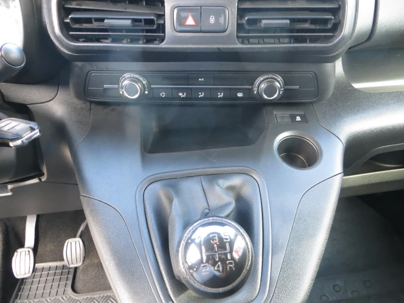 Citroen Berlingo 1, 5 HDI, снимка 9 - Автомобили и джипове - 52163335