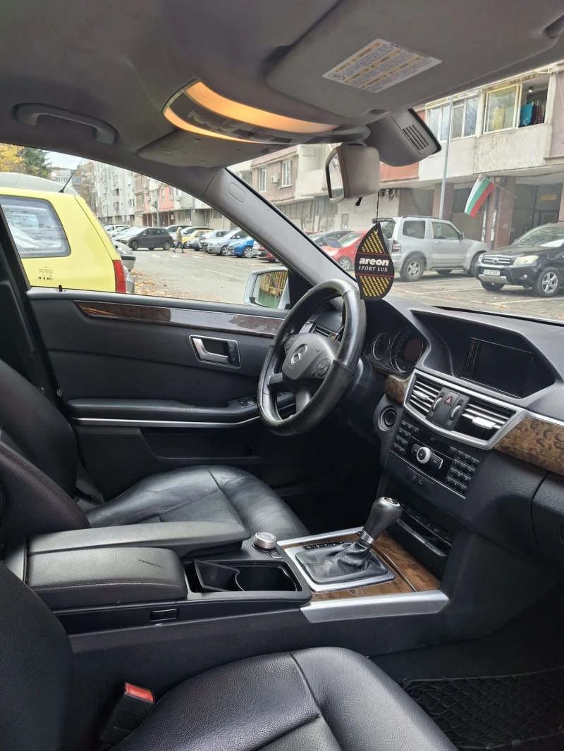 Mercedes-Benz E 200, снимка 8 - Автомобили и джипове - 52467312