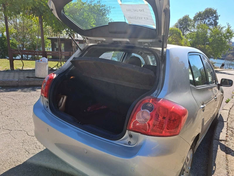 Toyota Auris 1.4 i 16V VVT-i, снимка 8 - Автомобили и джипове - 52998394
