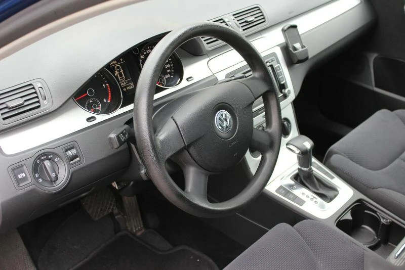 VW Passat 2.0 TDI, снимка 9 - Автомобили и джипове - 49101495