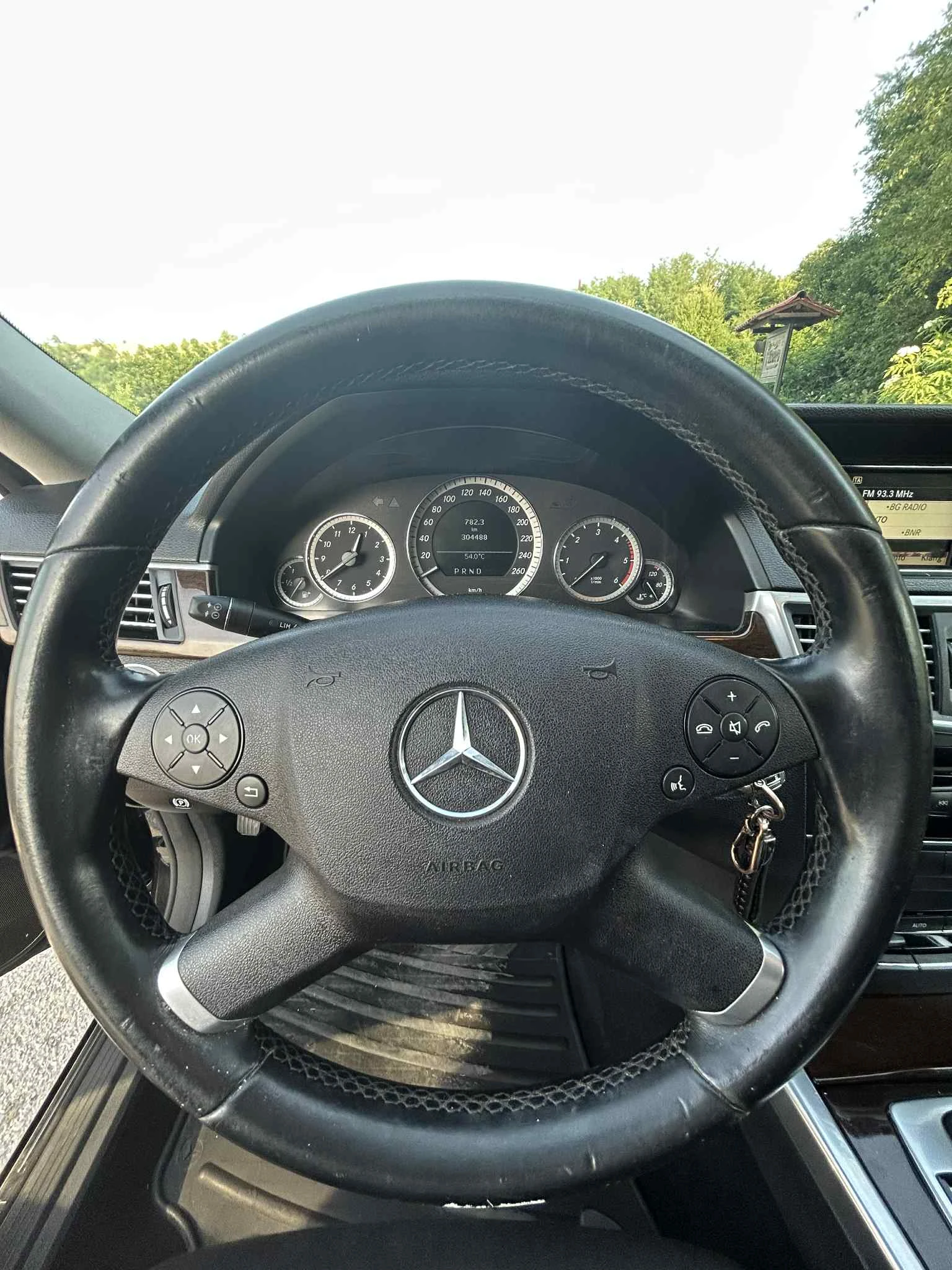 Mercedes-Benz E 220 Лек автомобил - изображение 9