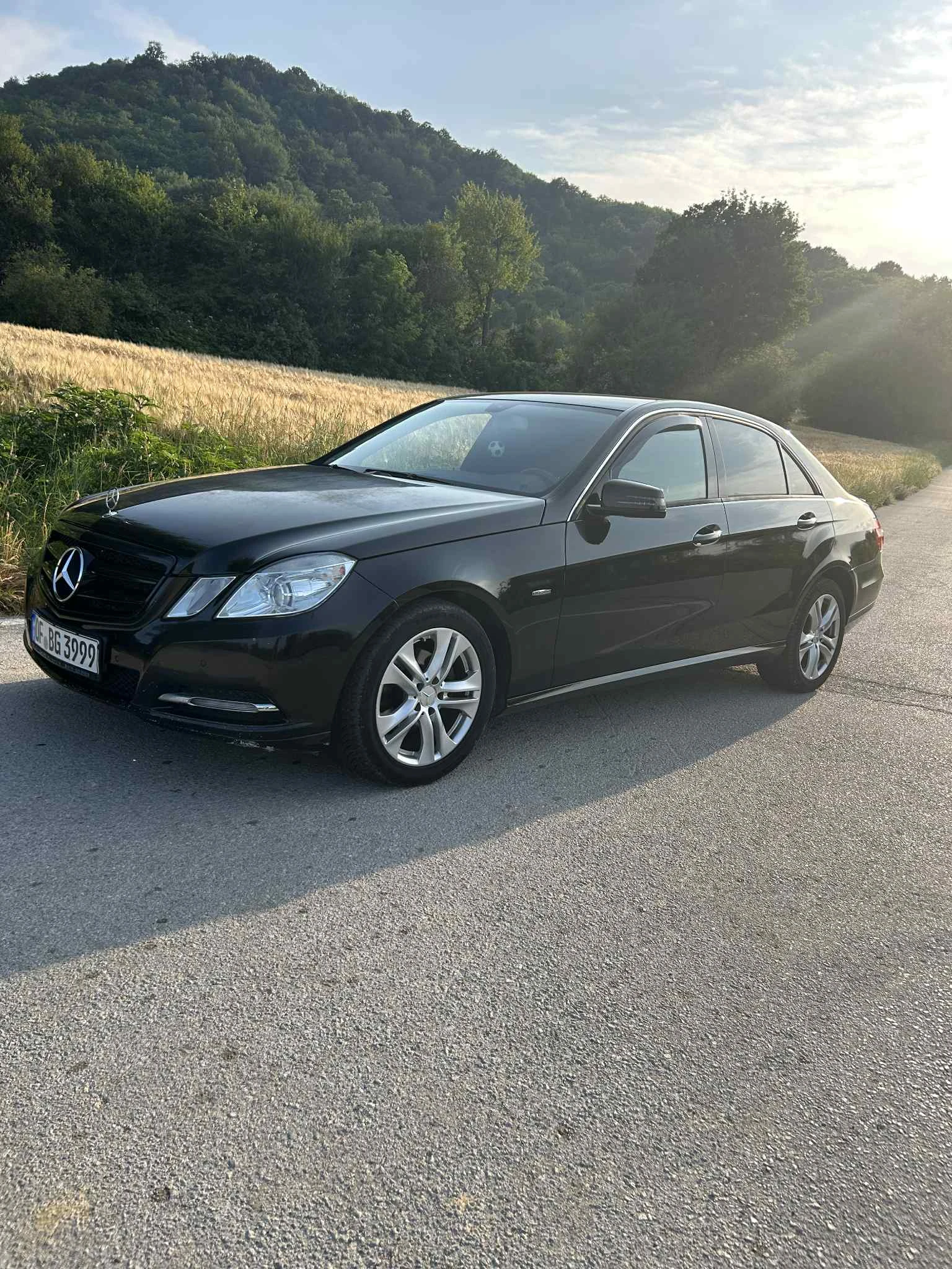 Mercedes-Benz E 220 Лек автомобил - изображение 4