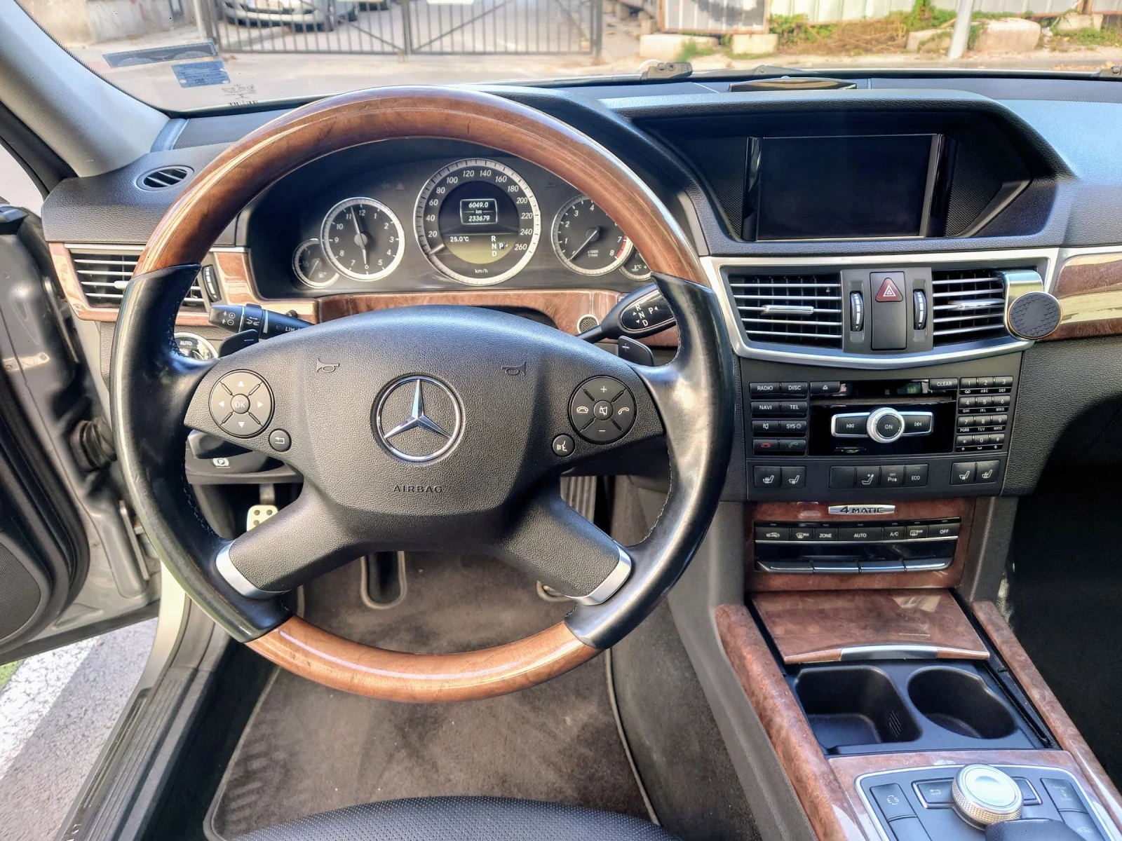 Mercedes-Benz E 350 4matic/7g/distronic/keyless/airmatic/обдухване - изображение 10