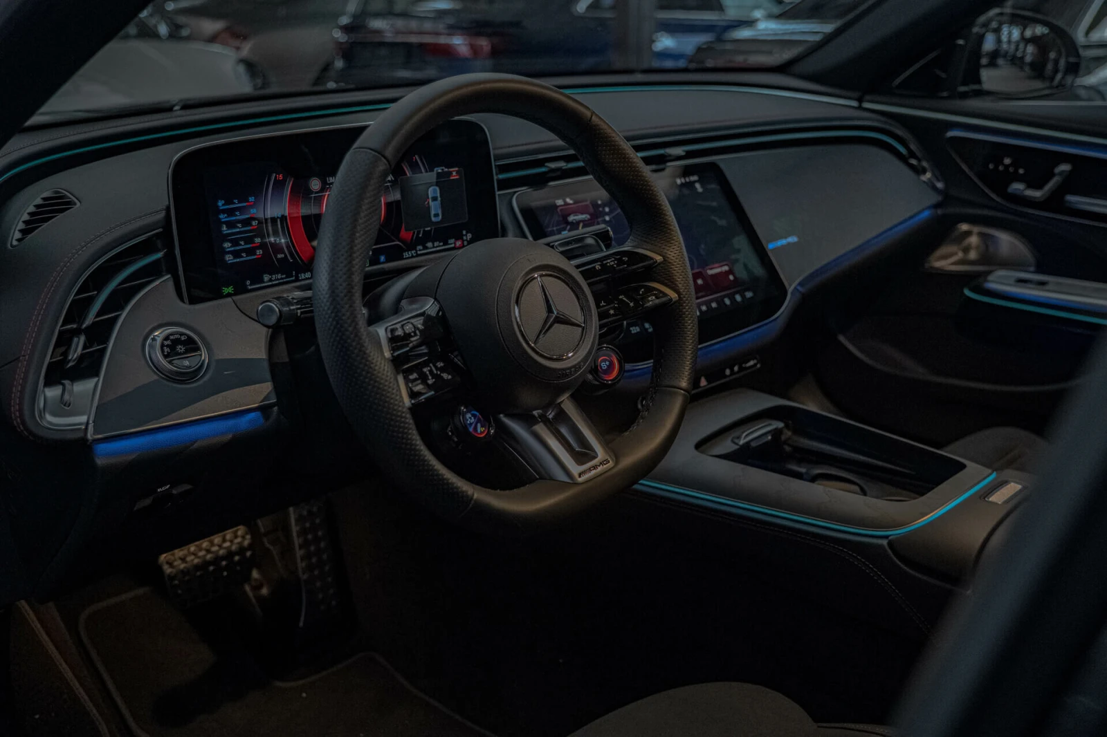 Mercedes-Benz E 53 AMG 4Matic+ /Premium/3D/Пано/Burmester/Камера 360/MBUX - изображение 10
