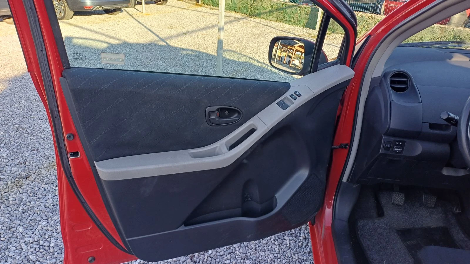 Toyota Yaris 1.0 - изображение 10