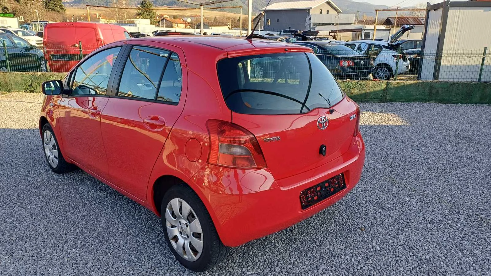 Toyota Yaris 1.0 - изображение 5