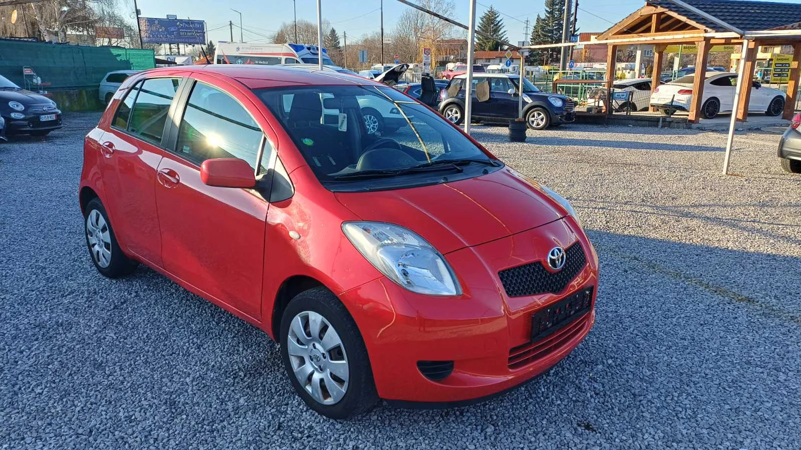 Toyota Yaris 1.0 - изображение 2