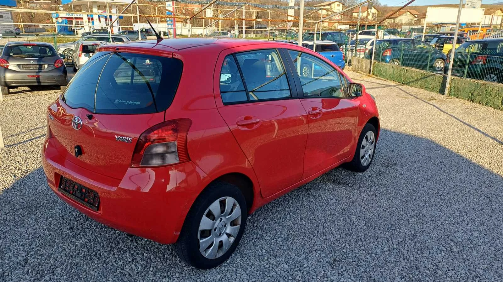Toyota Yaris 1.0 - изображение 4