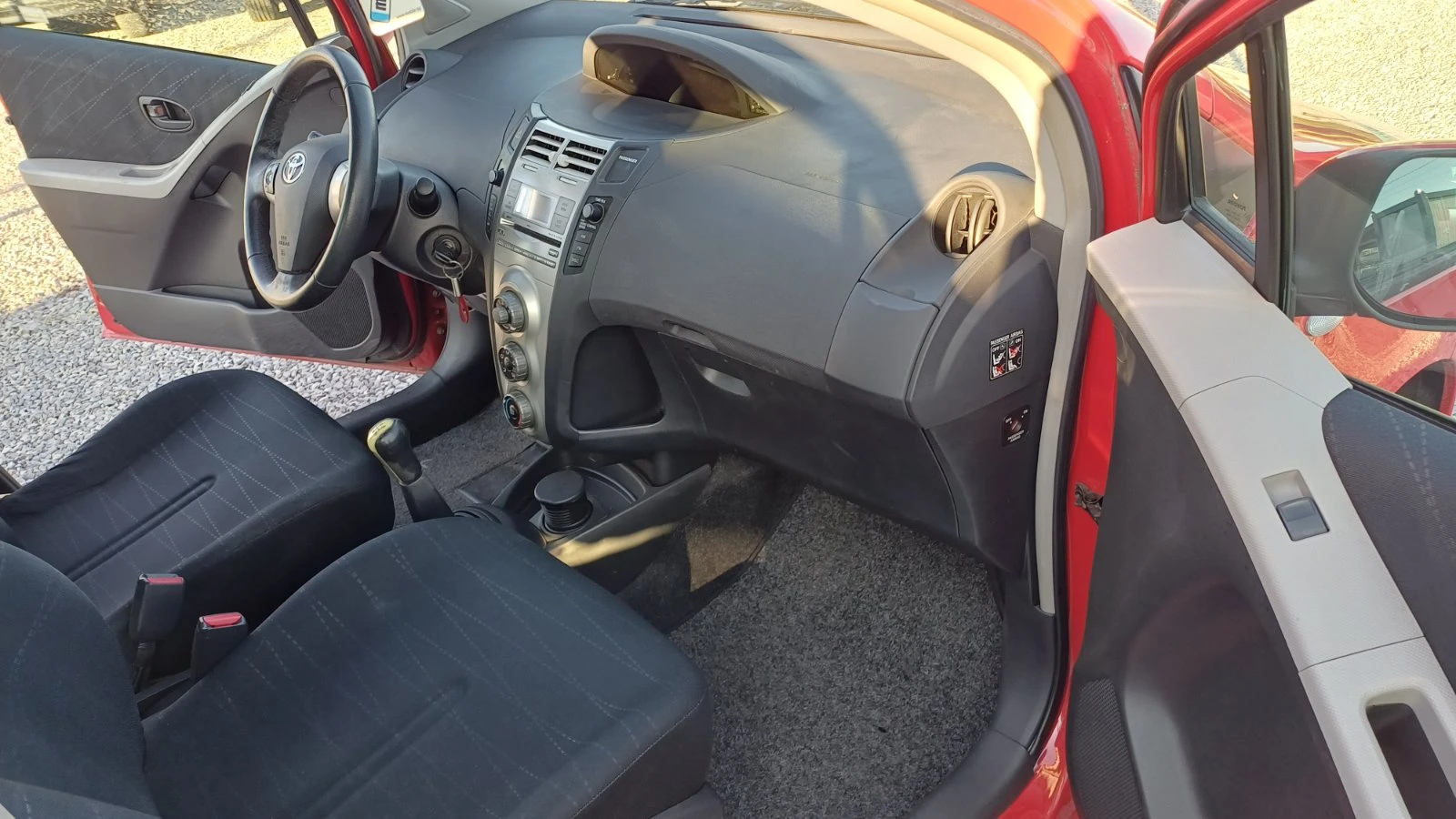 Toyota Yaris 1.0 - изображение 8