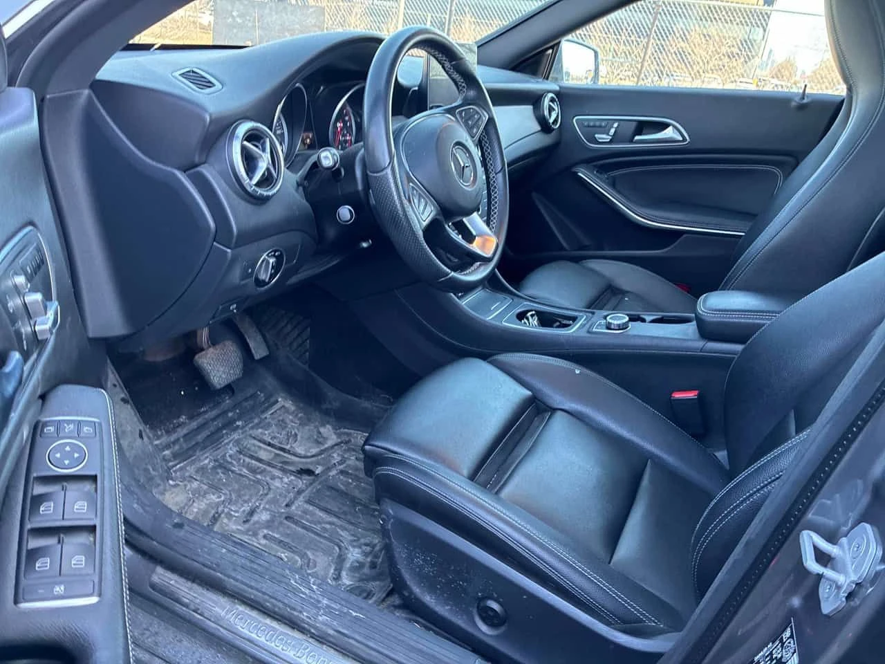 Mercedes-Benz CLA 250 ПАНОРАМА/ВТОРИ ГУМИ И ДЖАНТИ/ПРЕДСТАВИТЕЛСТВО/КЛИП, снимка 7 - Автомобили и джипове - 54005121