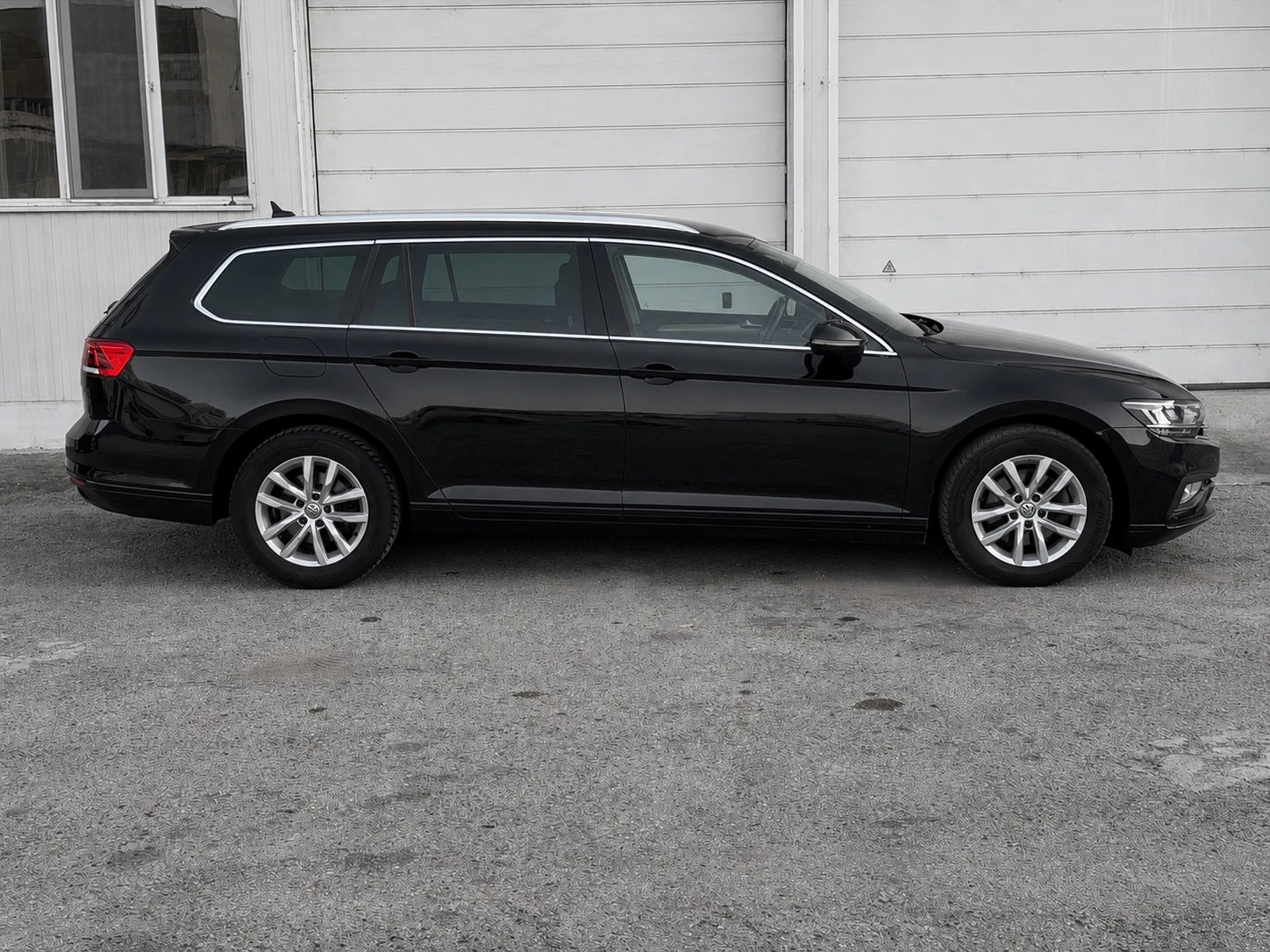 VW Passat 2.0 TDI-150кс-Facelift-Автомат-Дигитално табло-Лед, снимка 7 - Автомобили и джипове - 54669944