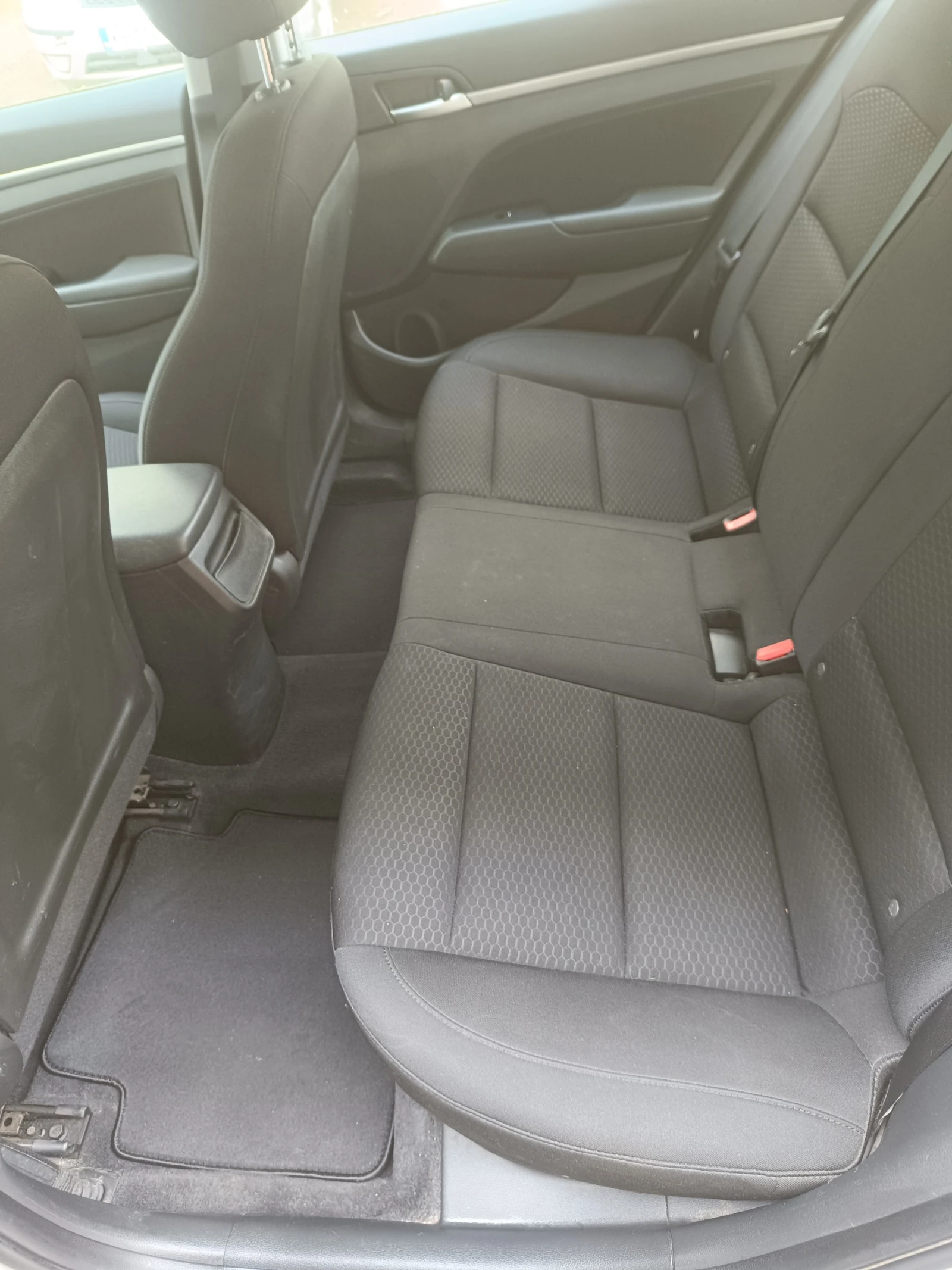 Hyundai Elantra, снимка 7 - Автомобили и джипове - 54758189