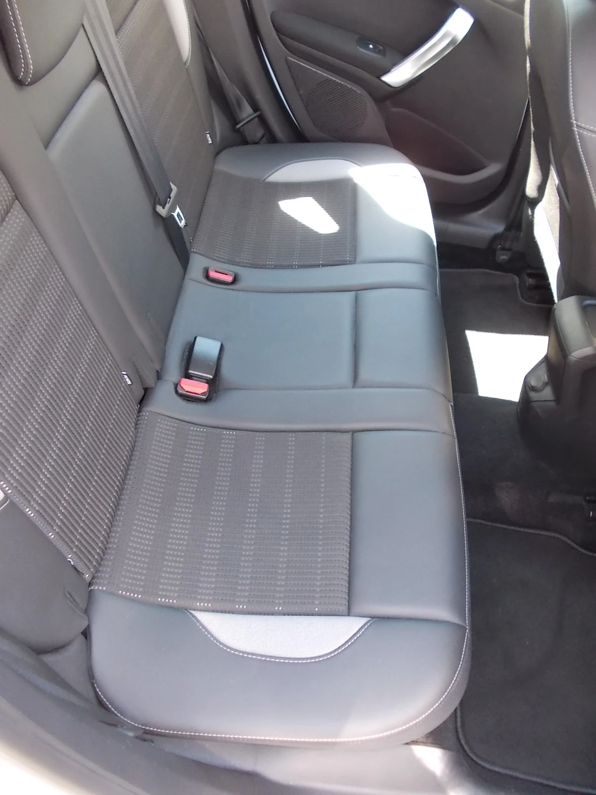 Peugeot 2008, снимка 12 - Автомобили и джипове - 54901972