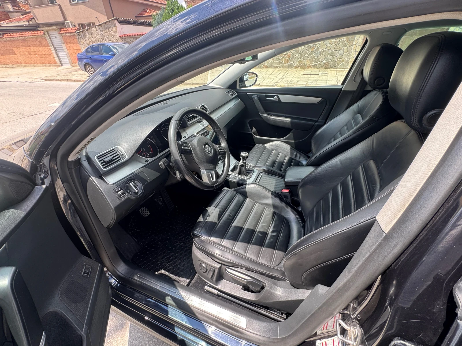 VW Passat 1.6 TDI, снимка 12 - Автомобили и джипове - 55161749