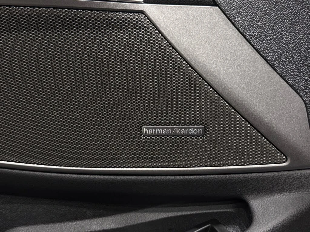 BMW 330 xDrive | Harman Kardon | CLEAN CARFAX, снимка 12 - Автомобили и джипове - 55944132