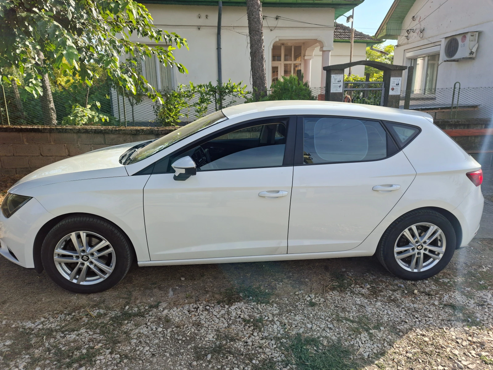Seat Leon Style , снимка 6 - Автомобили и джипове - 56465330