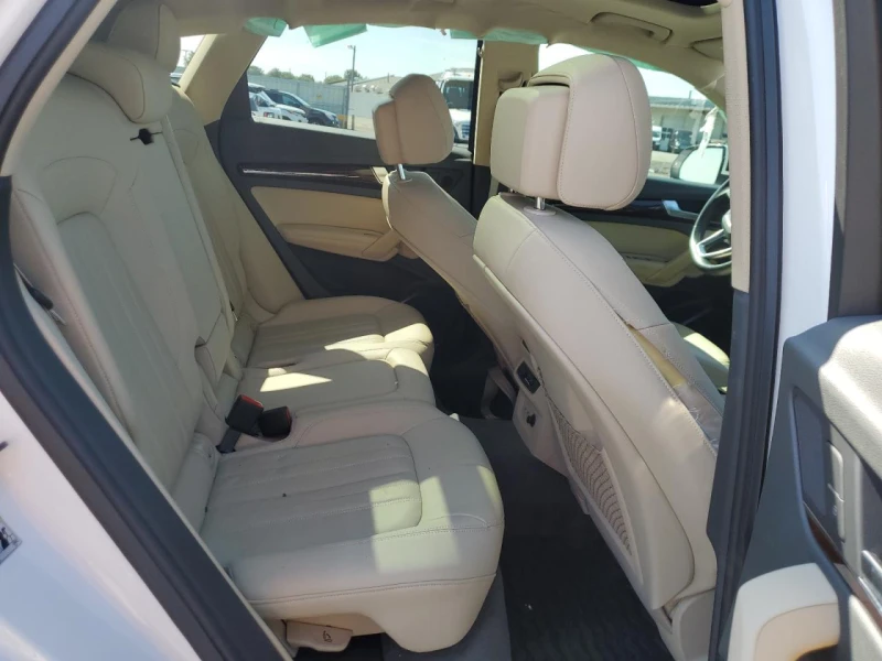 Audi Q5 Premium Plus / 2.0 TFSI / CarPlay / Кожа / Пано. /, снимка 11 - Автомобили и джипове - 52420645