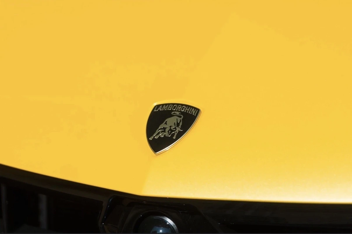 Lamborghini Urus SE* CARBON* MASSAGE* BANG OLUFSEN* , снимка 11 - Автомобили и джипове - 55636719