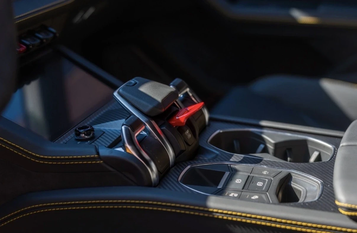 Lamborghini Urus SE* CARBON* MASSAGE* BANG OLUFSEN* , снимка 13 - Автомобили и джипове - 55636719