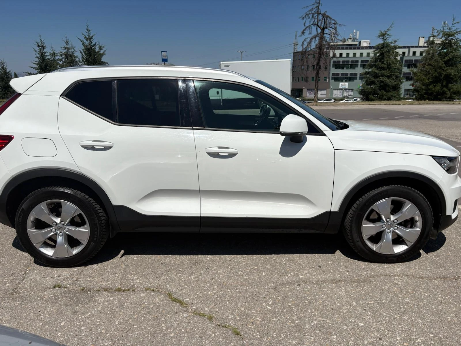 Volvo XC40, снимка 4 - Автомобили и джипове - 55477130