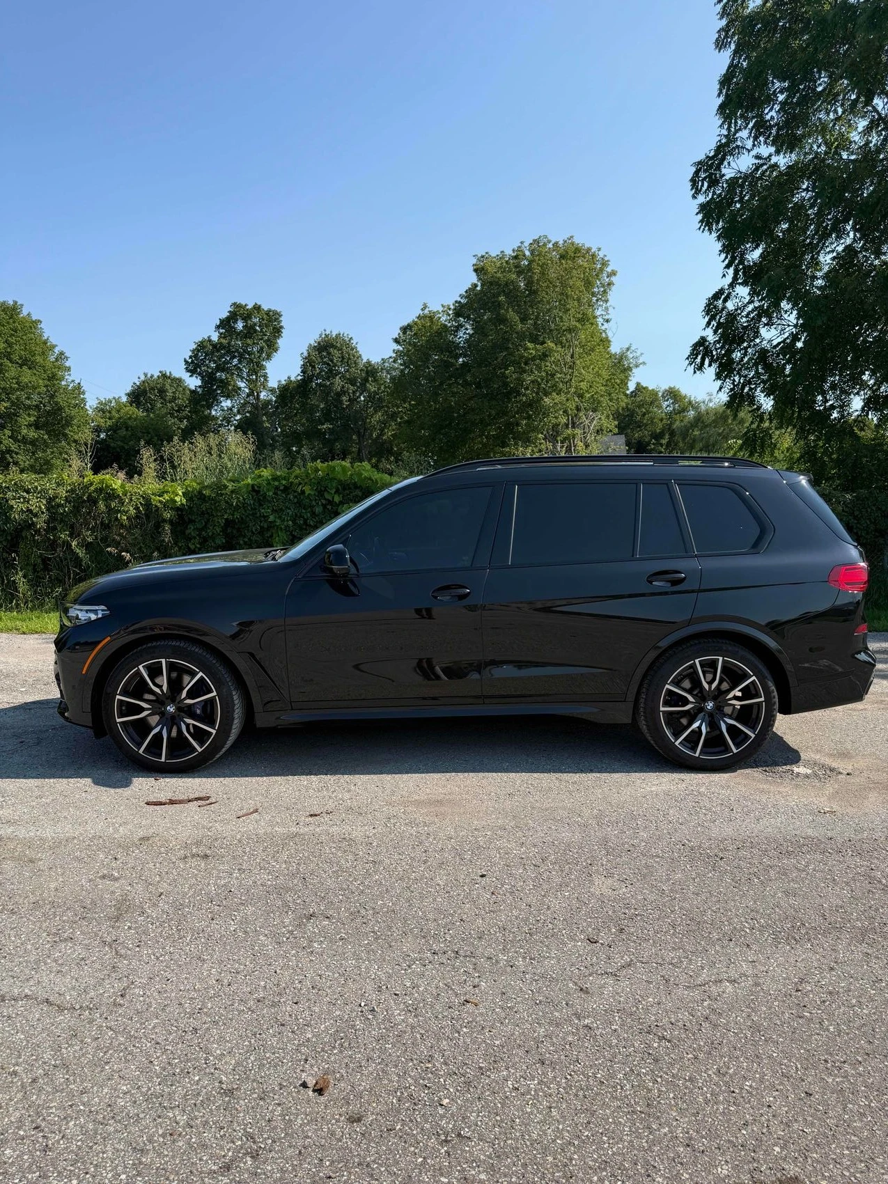BMW X7 xDrive40i* M-SPORT* SKY LOUNGE* SOFT CLOSE* FULL* , снимка 2 - Автомобили и джипове - 55560121