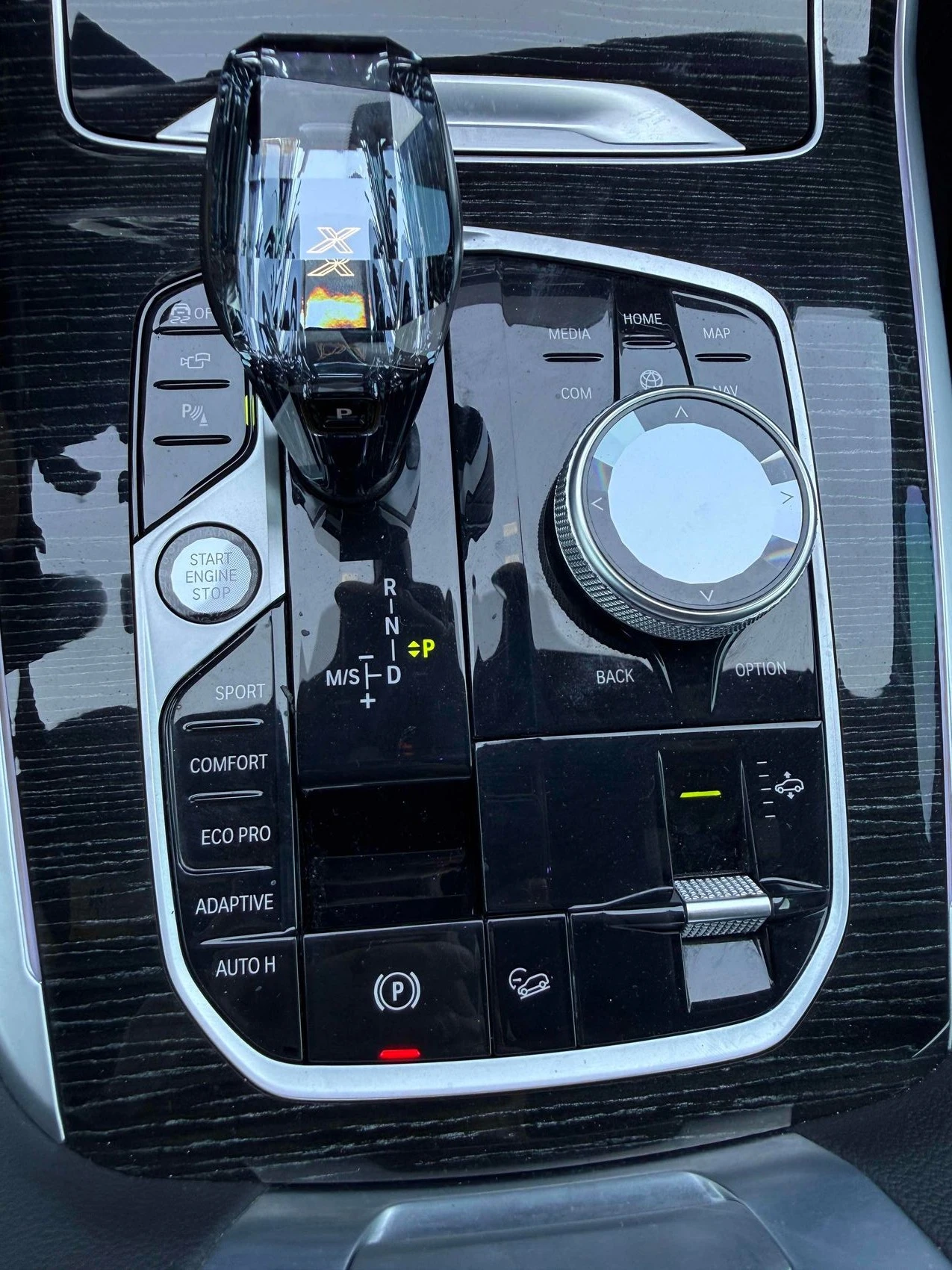 BMW X7 xDrive40i* M-SPORT* SKY LOUNGE* SOFT CLOSE* FULL* , снимка 9 - Автомобили и джипове - 55560121