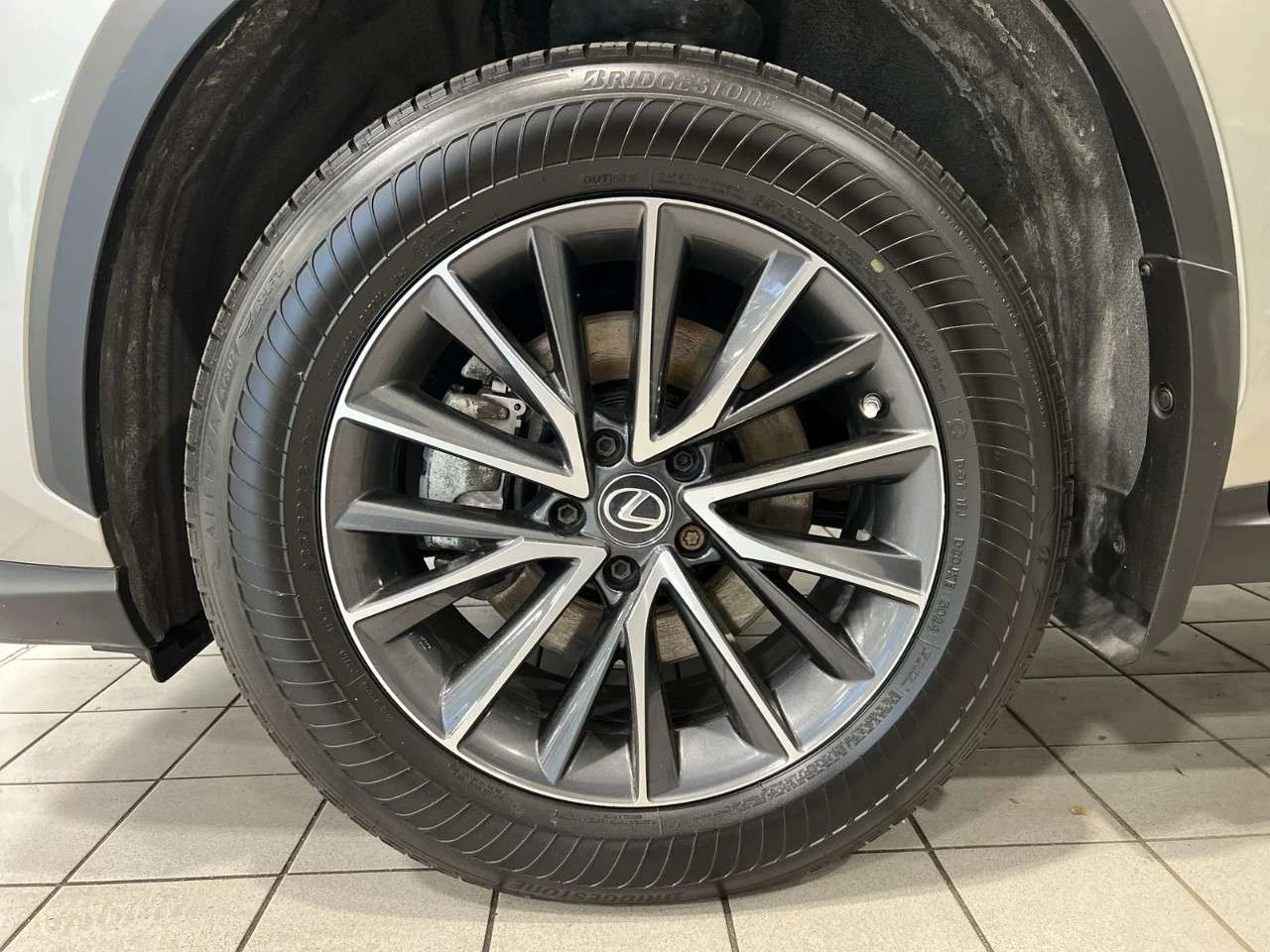 Lexus NX Premium, снимка 10 - Автомобили и джипове - 56714318