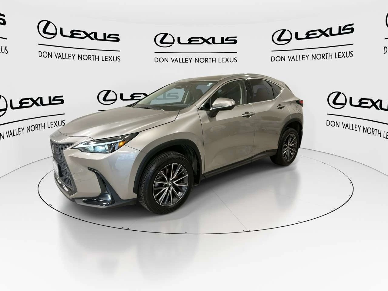 Lexus NX Premium, снимка 4 - Автомобили и джипове - 56714318
