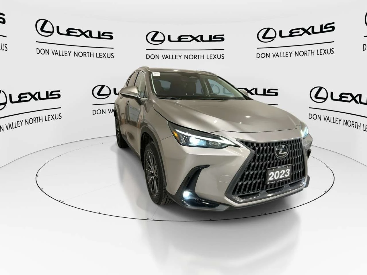 Lexus NX Premium, снимка 2 - Автомобили и джипове - 56714318