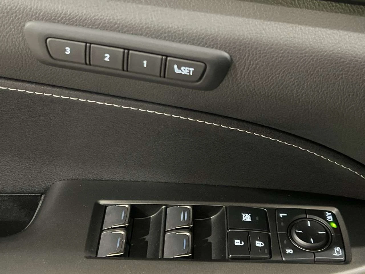 Lexus NX Premium, снимка 13 - Автомобили и джипове - 56714318