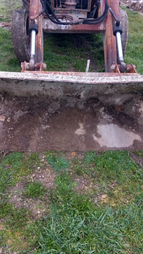 Багер ЮМЗ Българско ТК80, снимка 2 - Индустриална техника - 53690527