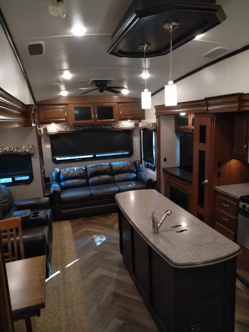 Каравана Други Jayco North Point 377RLBH, снимка 5 - Каравани и кемпери - 49039242