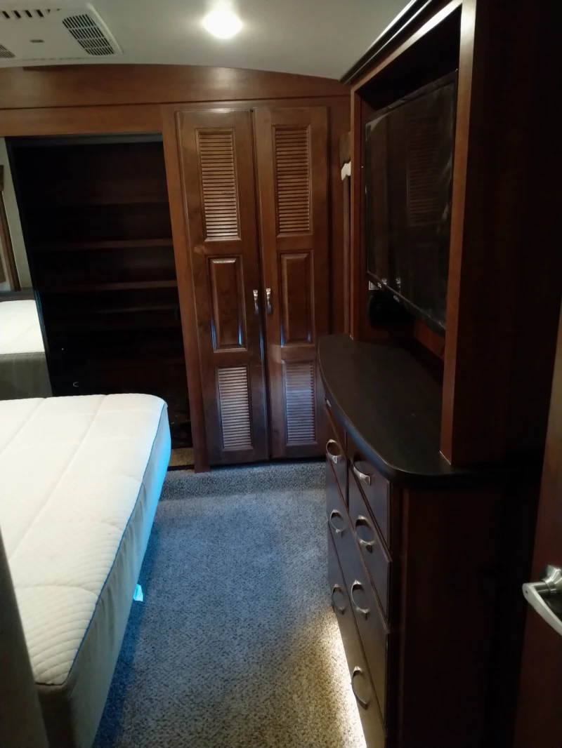 Каравана Други Jayco North Point 377RLBH, снимка 15 - Каравани и кемпери - 49039242