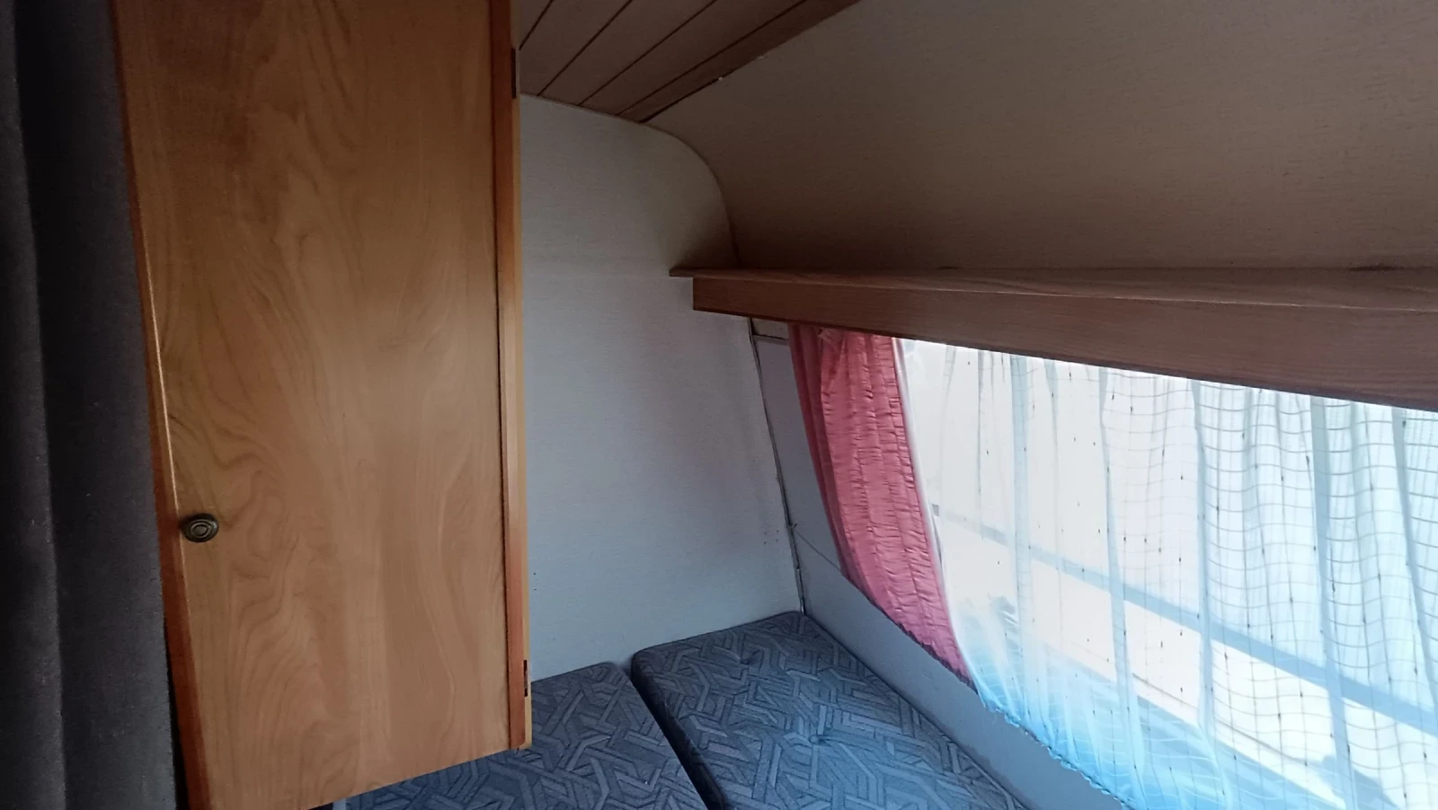 Каравана Sterckeman Fjord 420, снимка 7 - Каравани и кемпери - 53993001