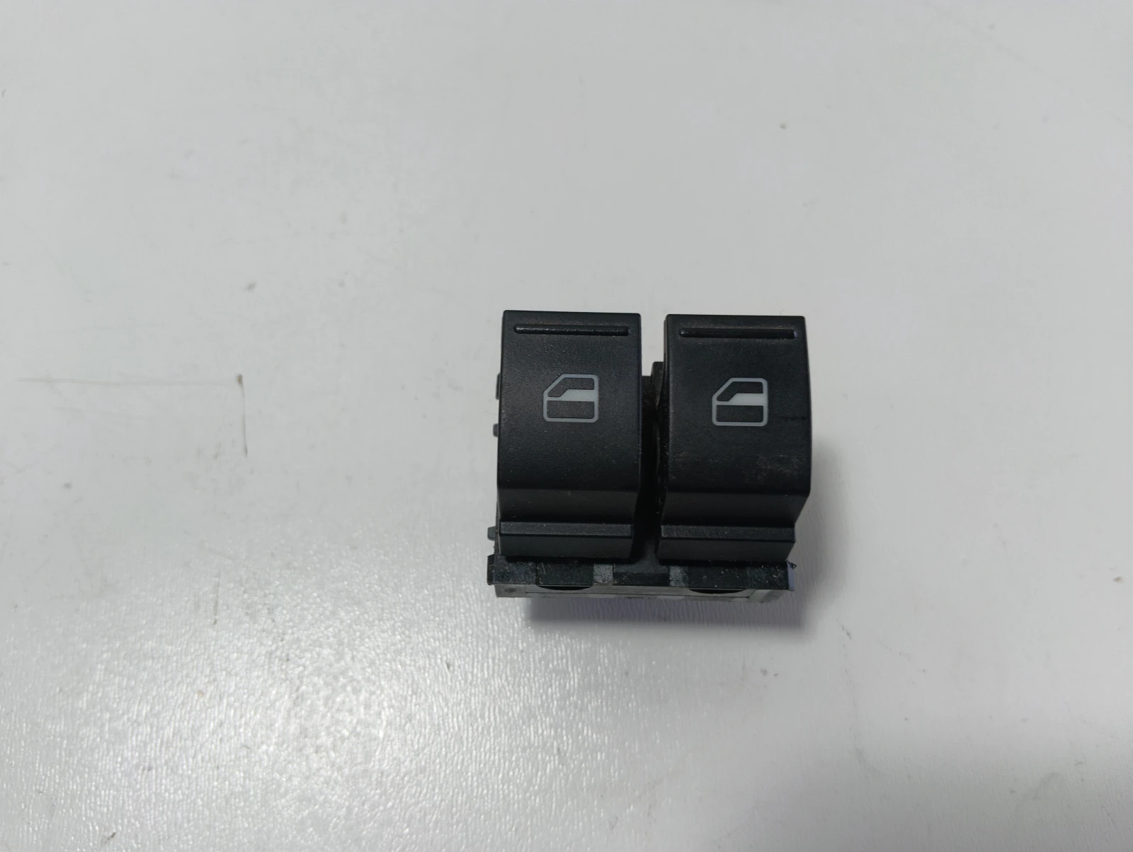 копче ел. стъкла 1K3959857A VW Golf