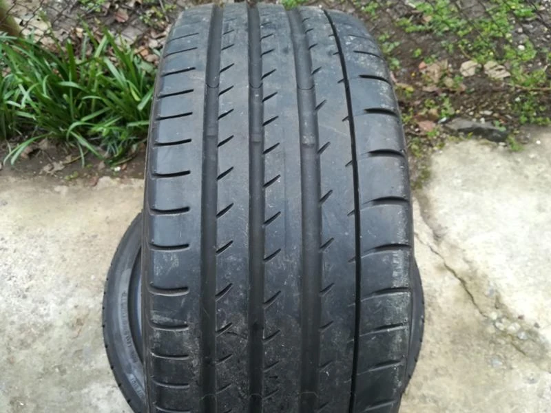 Гуми Летни 225/40R18, снимка 1 - Гуми и джанти - 20434402