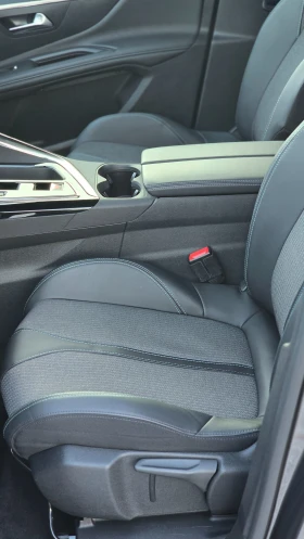 Peugeot 3008 1.2i * Allure* * EAT8* ГАРАНЦИОНЕН* , снимка 16