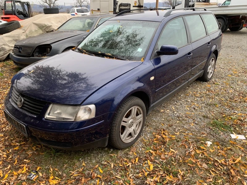 VW Passat, снимка 1 - Автомобили и джипове - 38828335