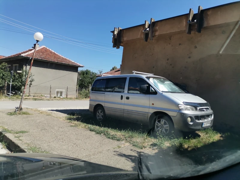 Hyundai Starex бартер 2.4i 4x2, снимка 2 - Автомобили и джипове - 47379998