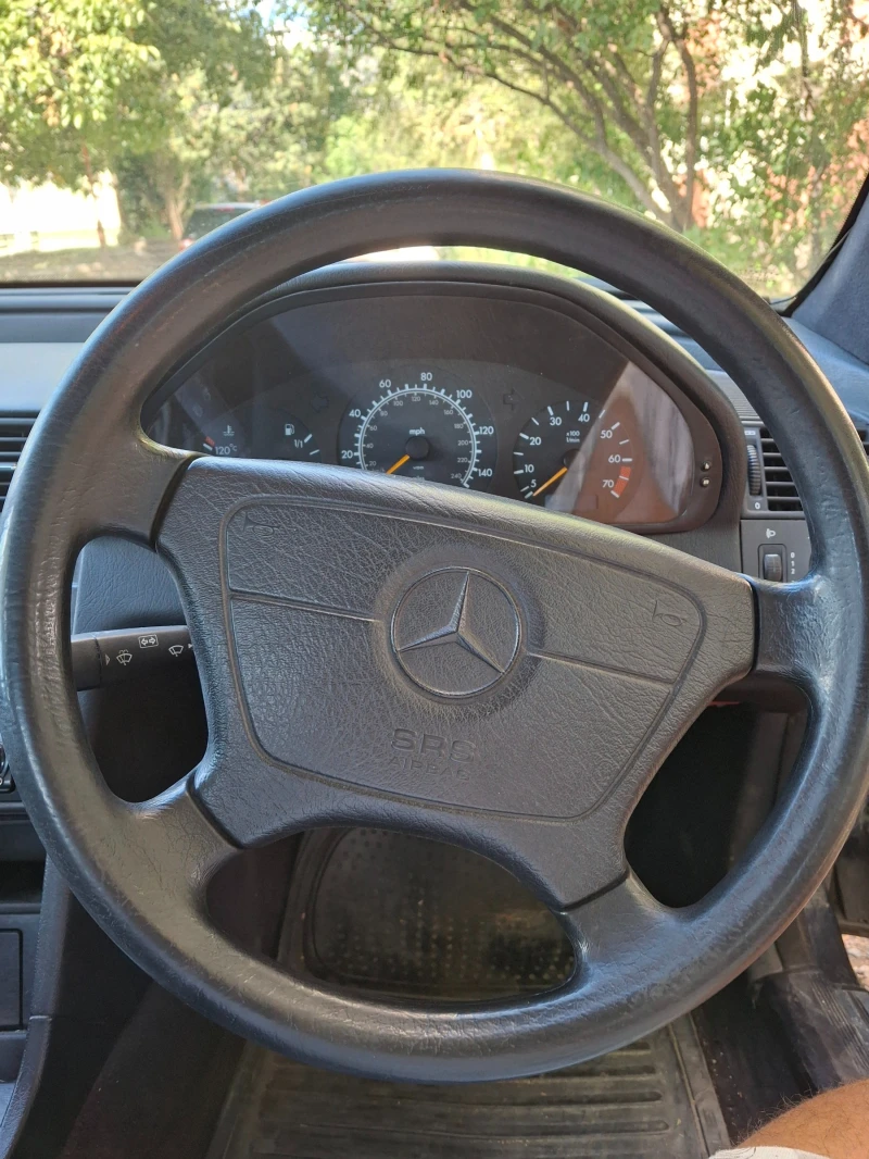 Mercedes-Benz C 180, снимка 3 - Автомобили и джипове - 47408039