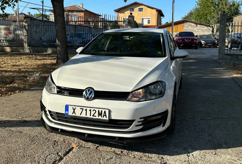 VW Golf  BENZIN TFSI R-LINE, снимка 1 - Автомобили и джипове - 47981194