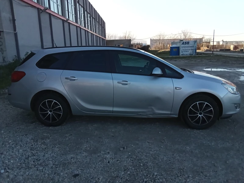 Opel Astra 1.7CDTI-110kc. Sports Tourer , снимка 5 - Автомобили и джипове - 48619866