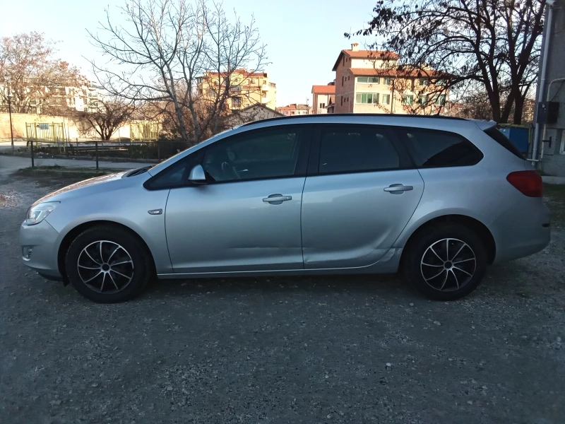 Opel Astra 1.7CDTI-110kc. Sports Tourer , снимка 4 - Автомобили и джипове - 48619866