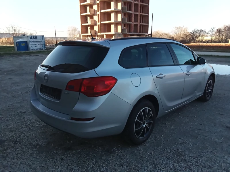 Opel Astra 1.7CDTI-110kc. Sports Tourer , снимка 8 - Автомобили и джипове - 48619866