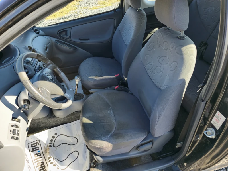 Toyota Yaris 1.3 бензин, снимка 12 - Автомобили и джипове - 49358144