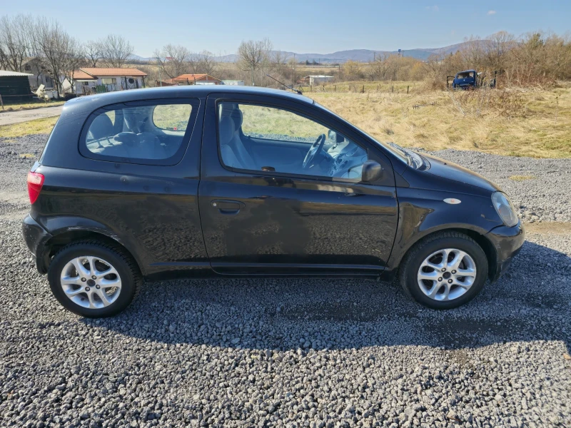 Toyota Yaris 1.3 бензин, снимка 4 - Автомобили и джипове - 49358144