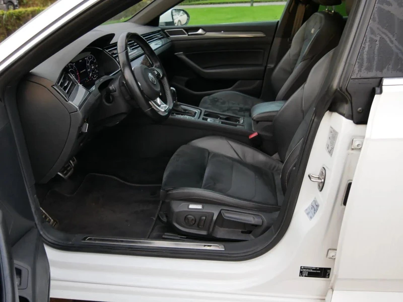 VW Arteon 2.0/150HP/R-LINE/PANO/AMBI/DIGITAL/CAM/NAVI/158v, снимка 9 - Автомобили и джипове - 49752590