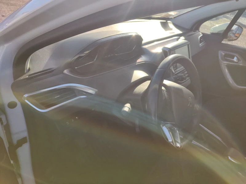 Peugeot 2008 1.6ehdi, снимка 12 - Автомобили и джипове - 52820795